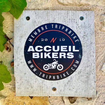 Aux Agapanthes, Maison De De Charme Avec Piscine Charente Maritime Apartman *