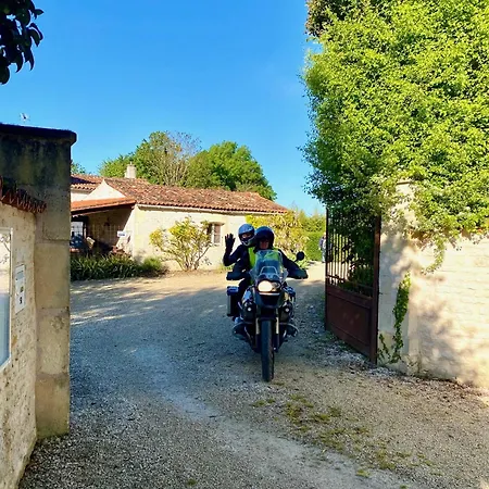 Aux Agapanthes, Maison De De Charme Avec Piscine Charente Maritime *
