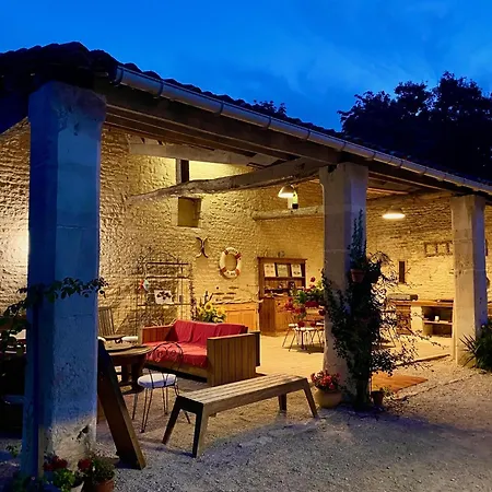 Aux Agapanthes, Maison De De Charme Avec Piscine Charente Maritime Apartman Aumagne