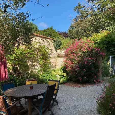Apartman Aux Agapanthes, Maison De De Charme Avec Piscine Charente Maritime Aumagne