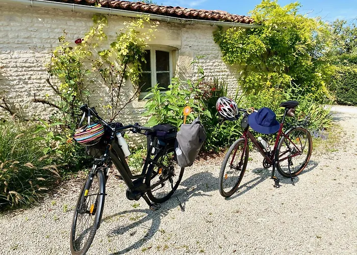 Aux Agapanthes, Maison De De Charme Avec Piscine Charente Maritime * Aumagne